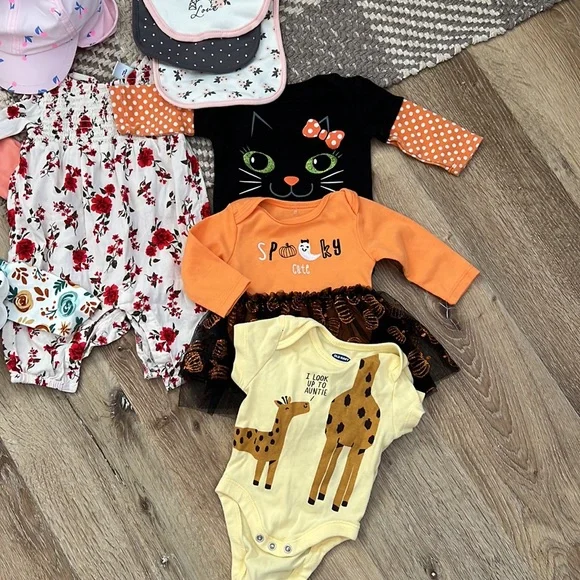 0-3 Month Baby Girl Clothing Bundle - Picture 4 of 6